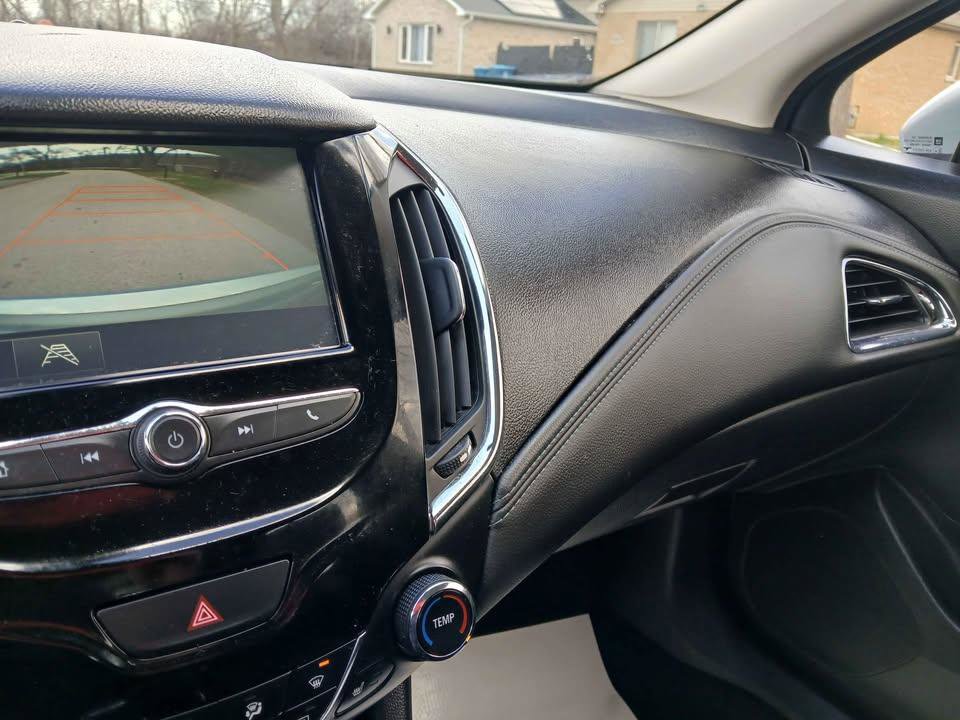 Used 2017 Chevrolet Cruze Premier FWD image 10