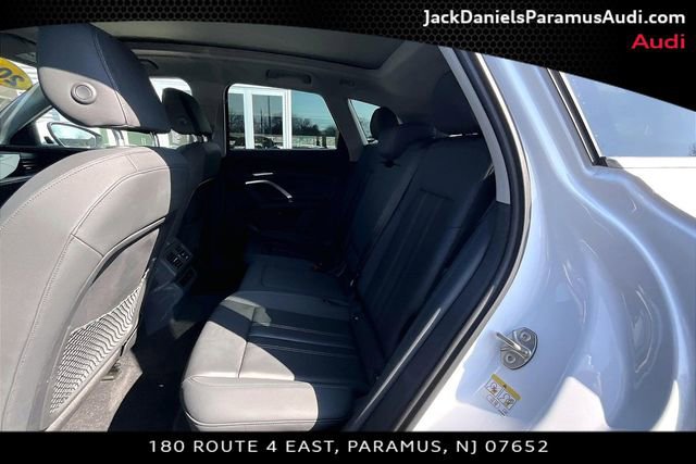 Used 2025 Audi Q5 Premium w/ Convenience Package image 16