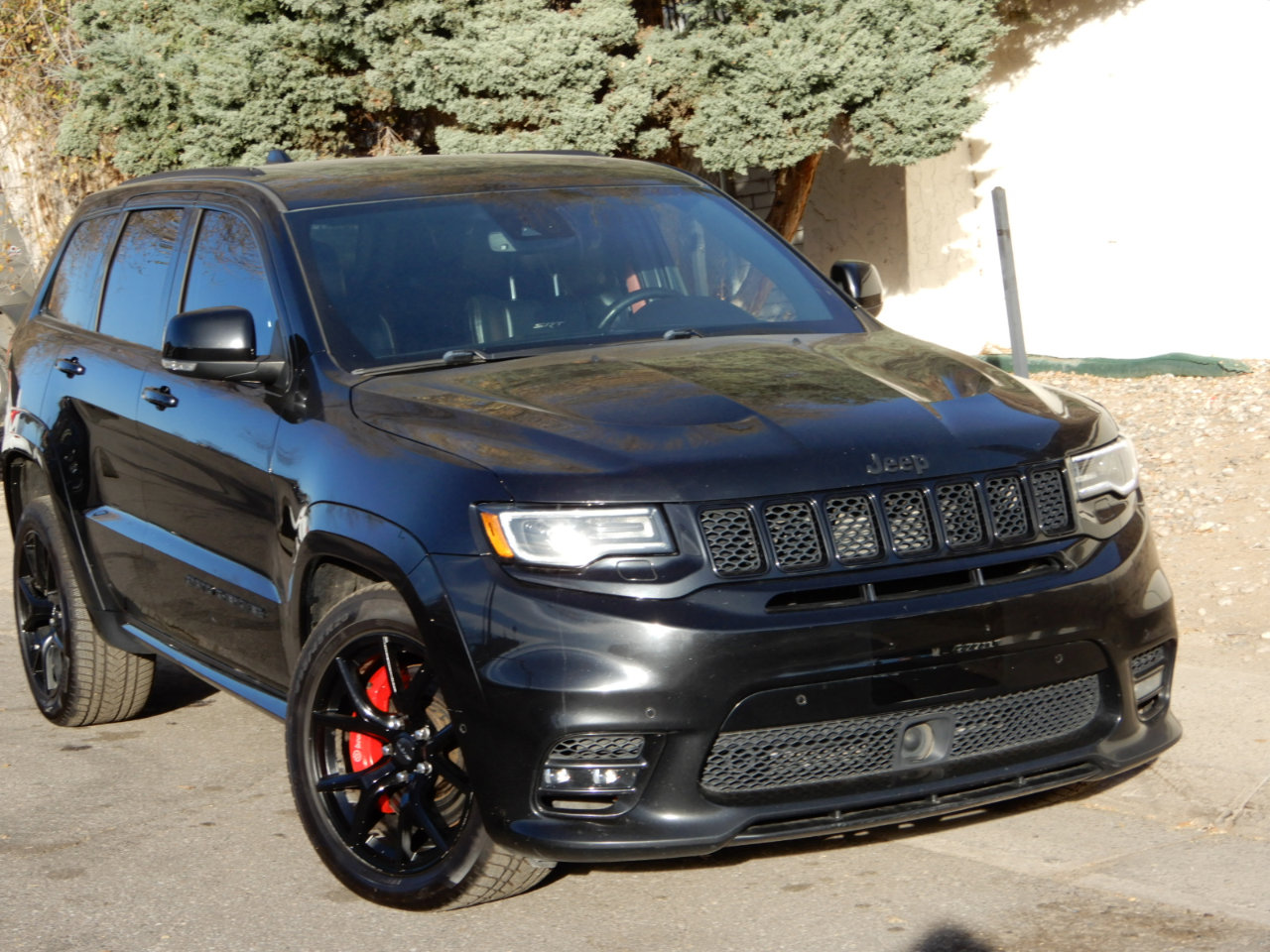 Used 2019 Jeep Grand Cherokee SRT image 2