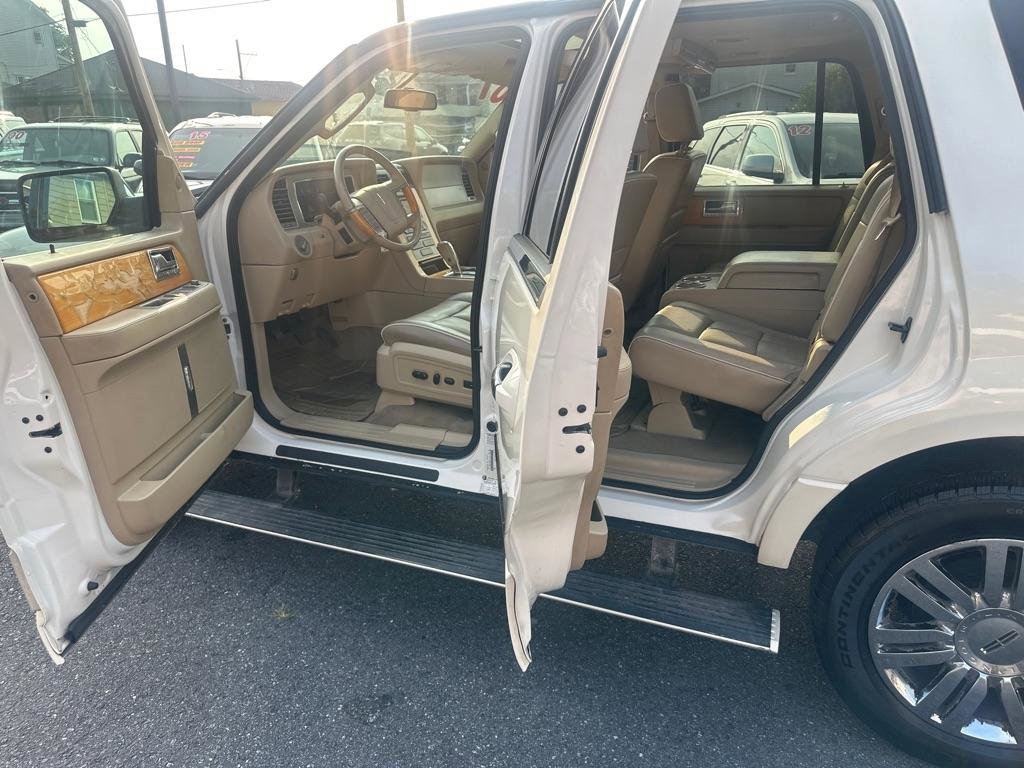 Used 2007 Lincoln Navigator Ultimate AWD/4WD image 14