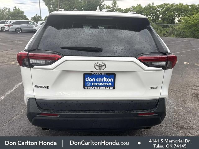 Used 2020 Toyota RAV4 XLE w/ Convenience Package FWD image 5