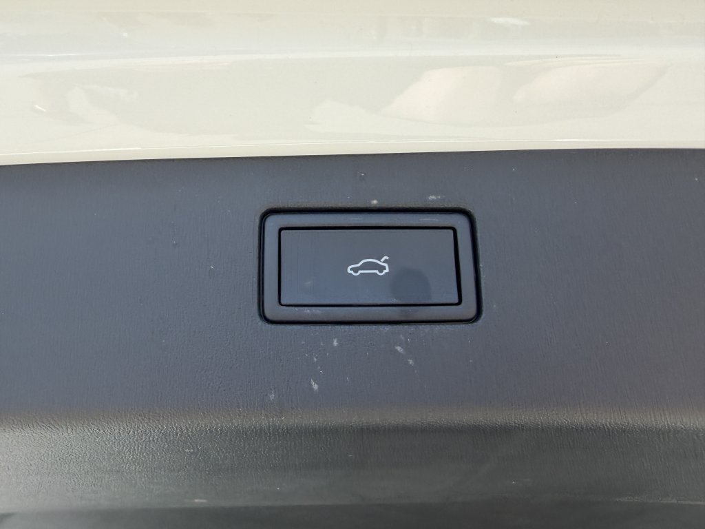 Used 2025 Volkswagen Tiguan SE R-Line AWD/4WD image 37