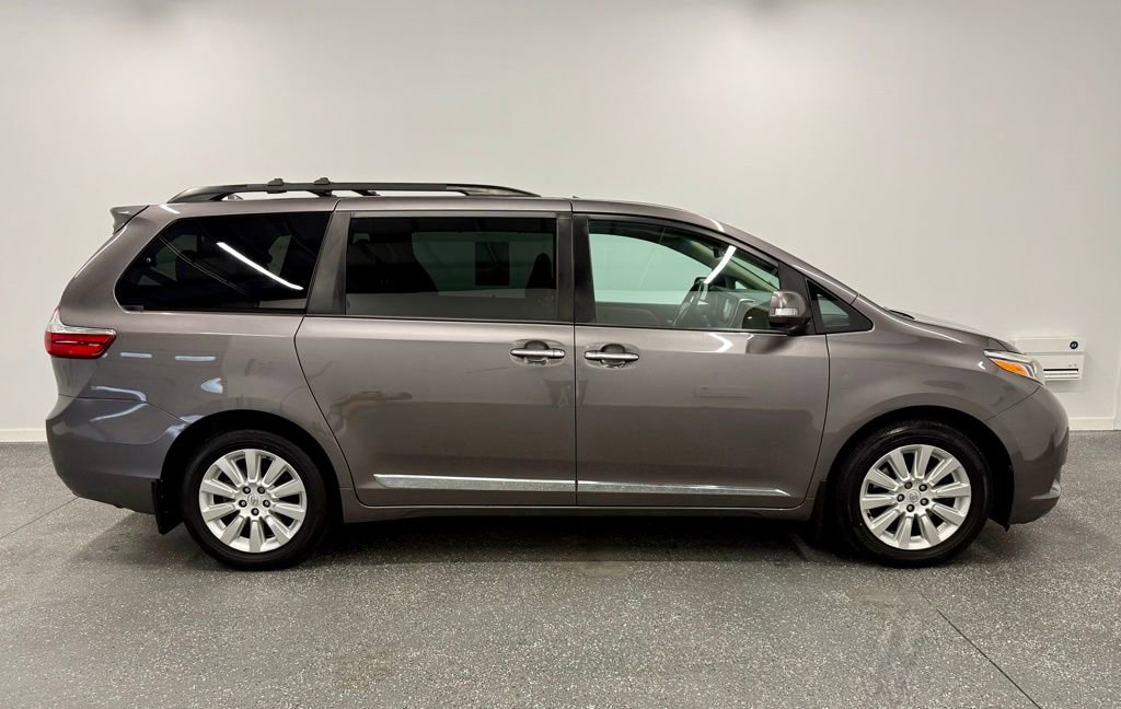Used 2015 Toyota Sienna Limited image 2