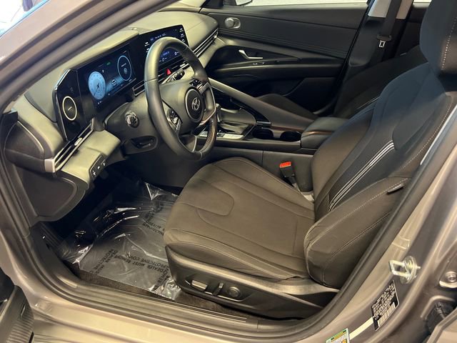 Used 2021 Hyundai Elantra SEL w/ Convenience + Premium Package image 6