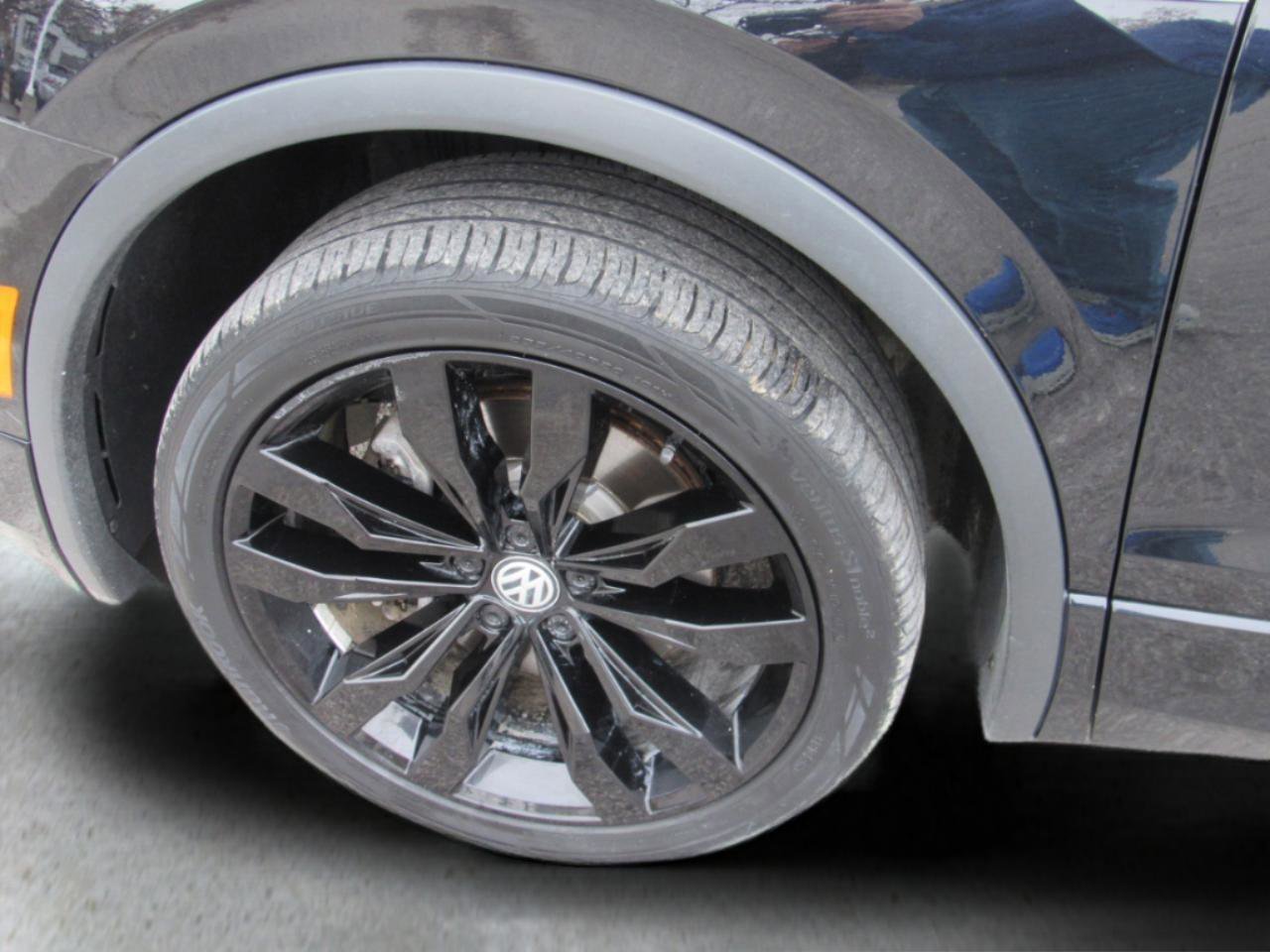 Used 2021 Volkswagen Tiguan SE R-Line image 38