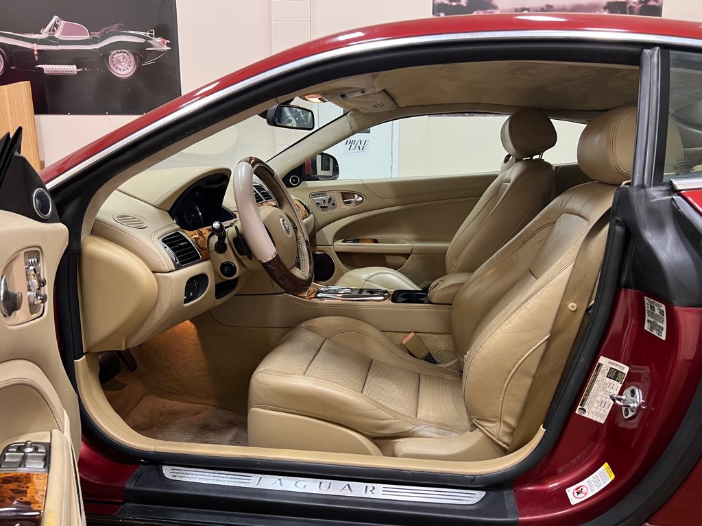 Used 2010 Jaguar XK Coupe RWD image 17