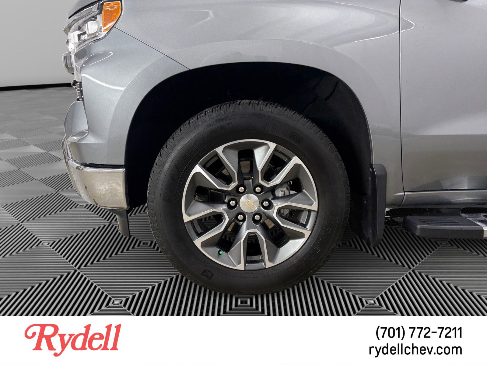 Used 2023 Chevrolet Silverado 1500 LT AWD/4WD image 9