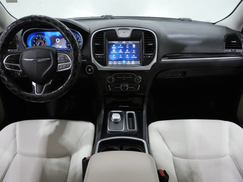 Used 2023 Chrysler 300 Touring RWD image 7