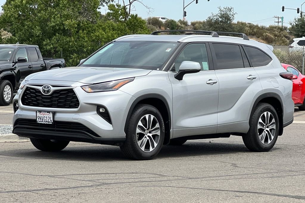 Certified 2024 Toyota Highlander XLE AWD/4WD image 10