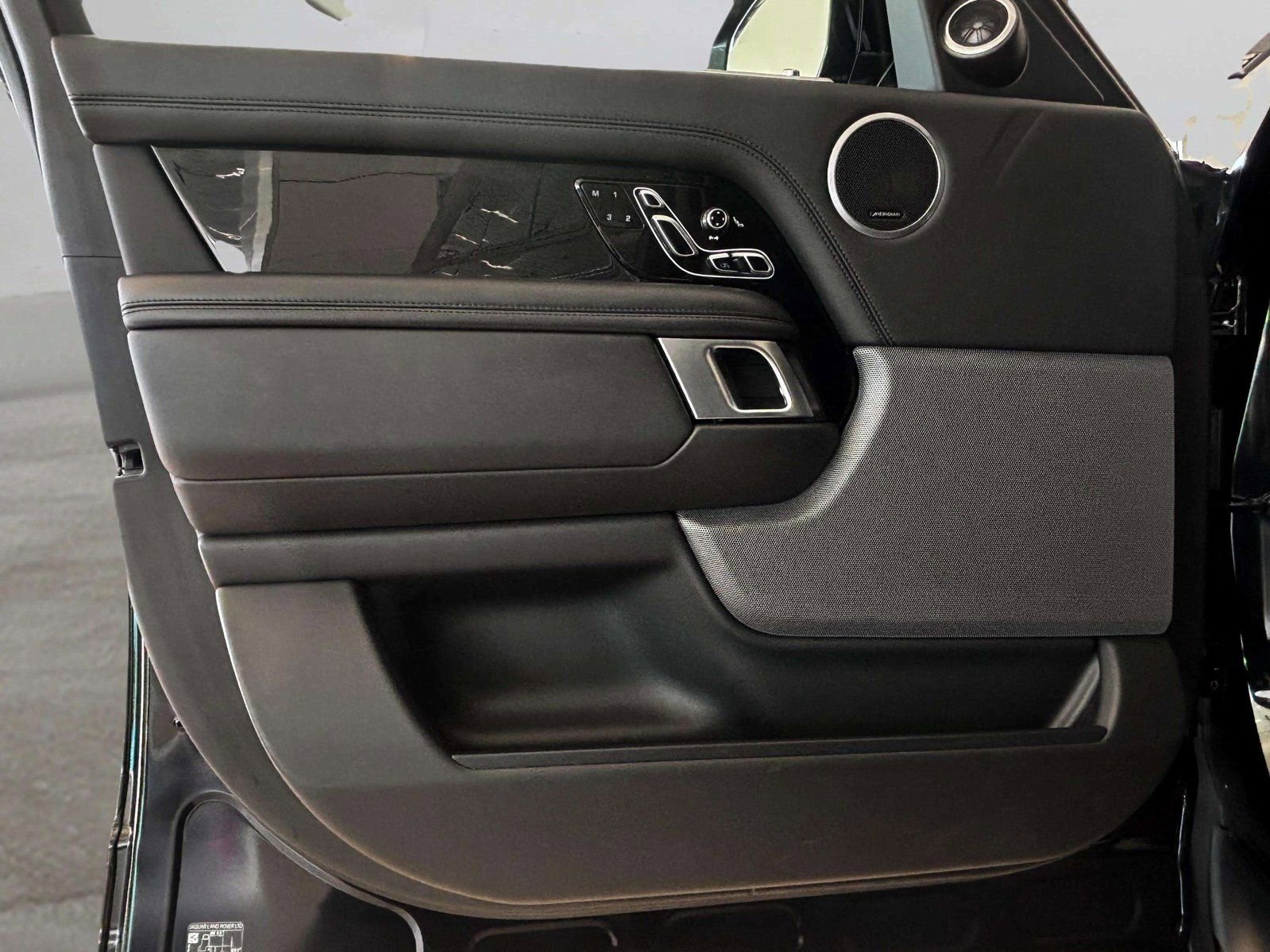 Used 2022 Land Rover Range Rover P525 Westminster Edition image 17