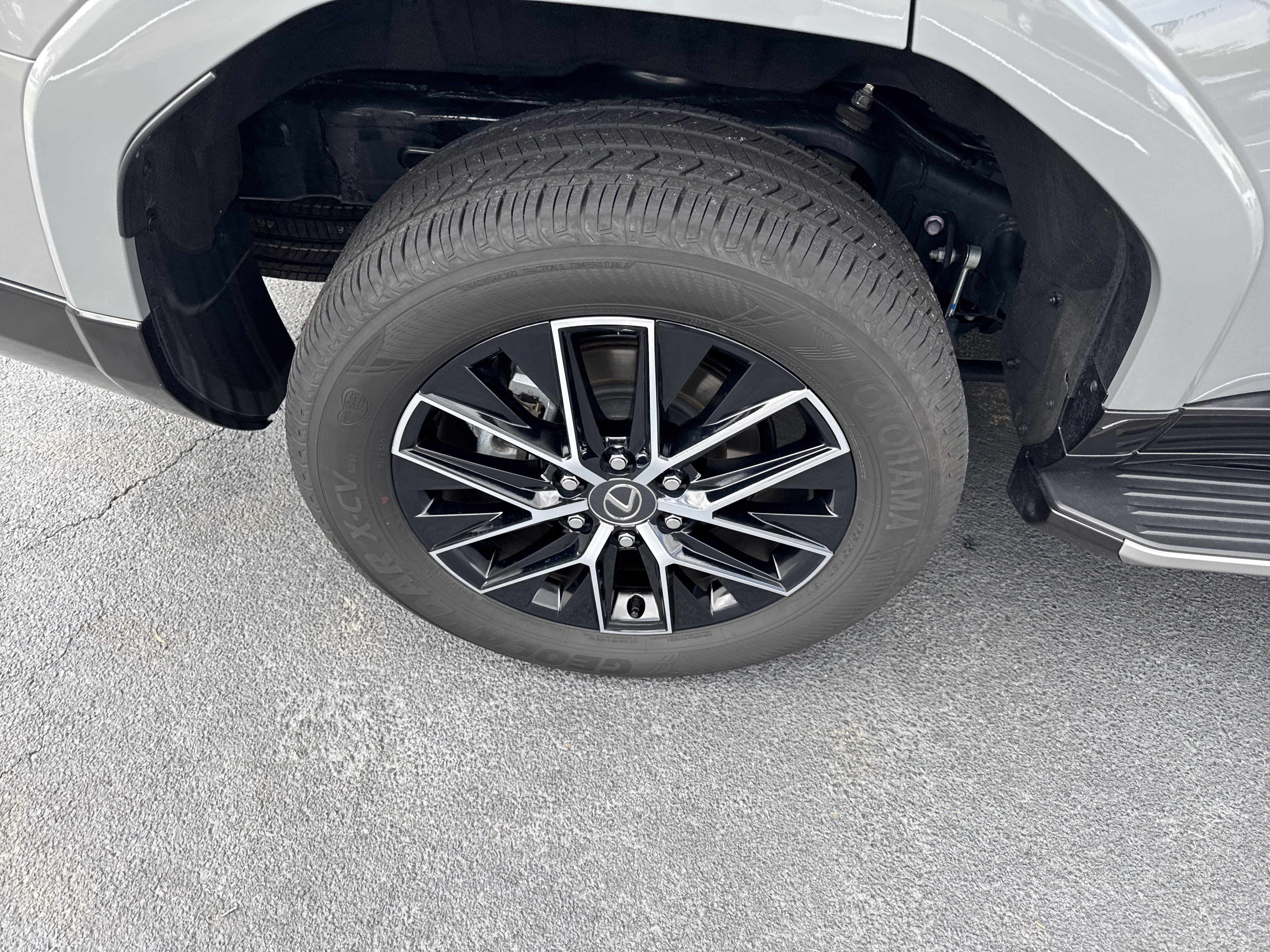 Used 2025 Lexus GX 550 w/ Accessory Package (2T) AWD/4WD image 10