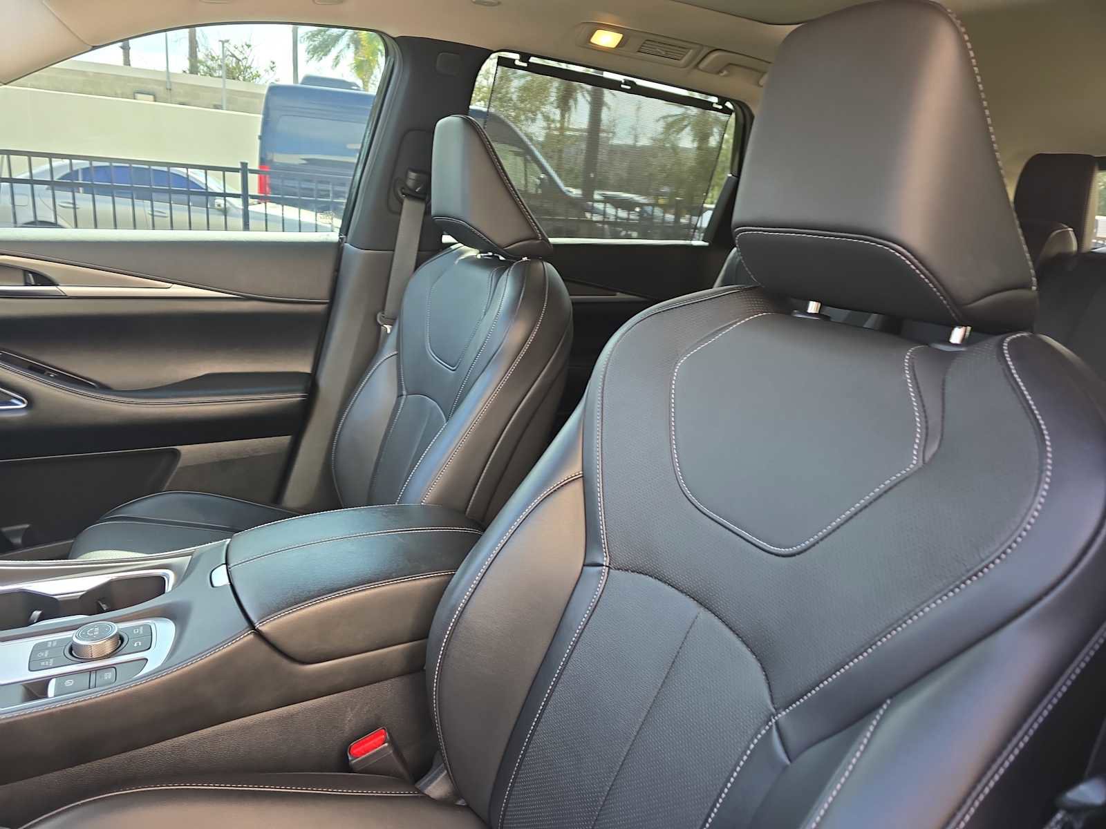 Certified 2025 INFINITI QX60 Luxe FWD image 15
