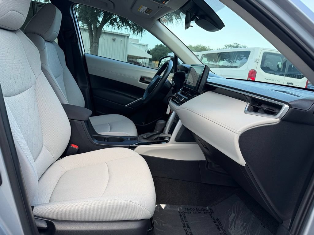 Used 2023 Toyota Corolla Cross L FWD image 27