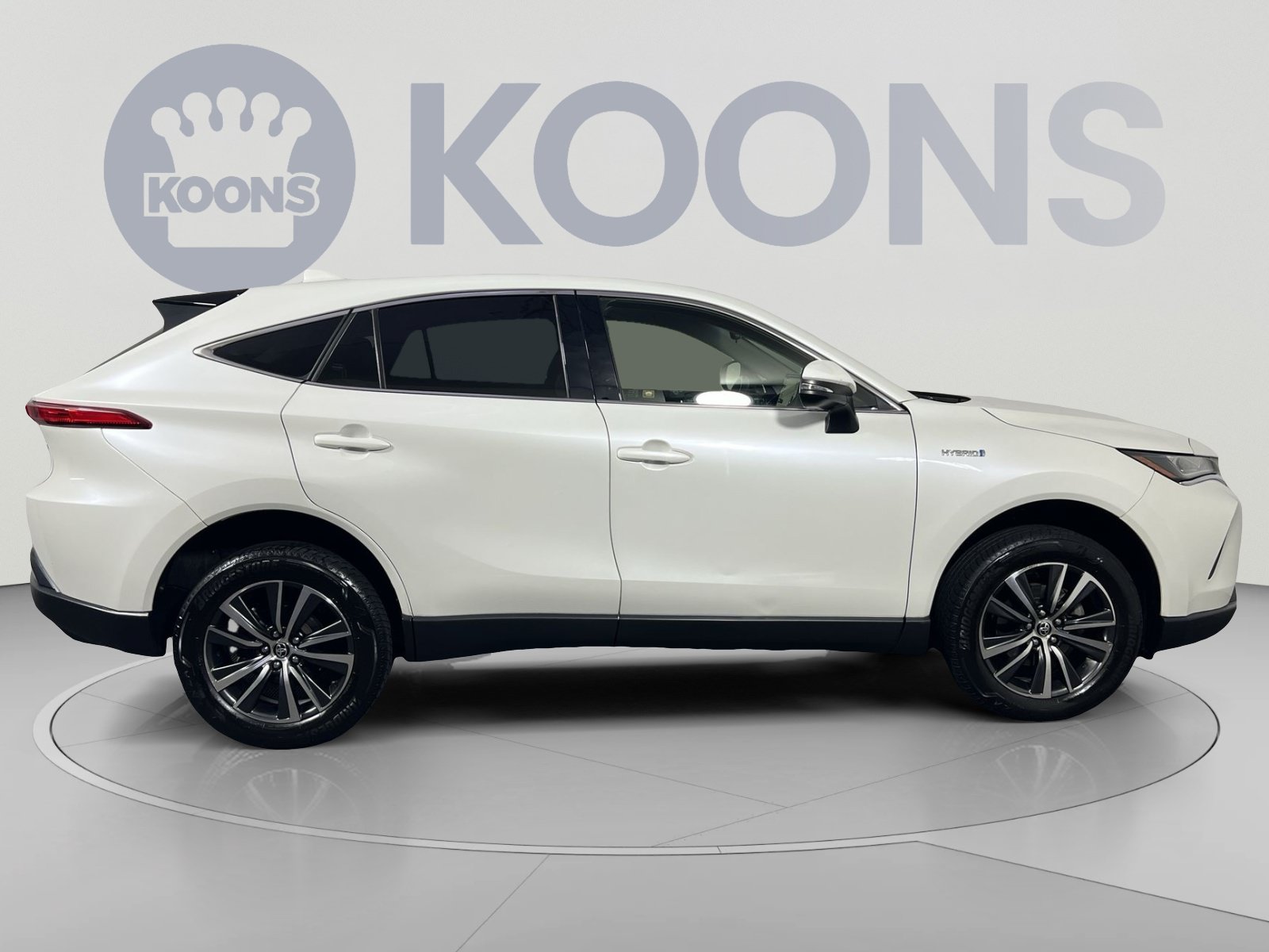 Used 2021 Toyota Venza LE w/ Carpet Mat Package (TMS) AWD/4WD image 8