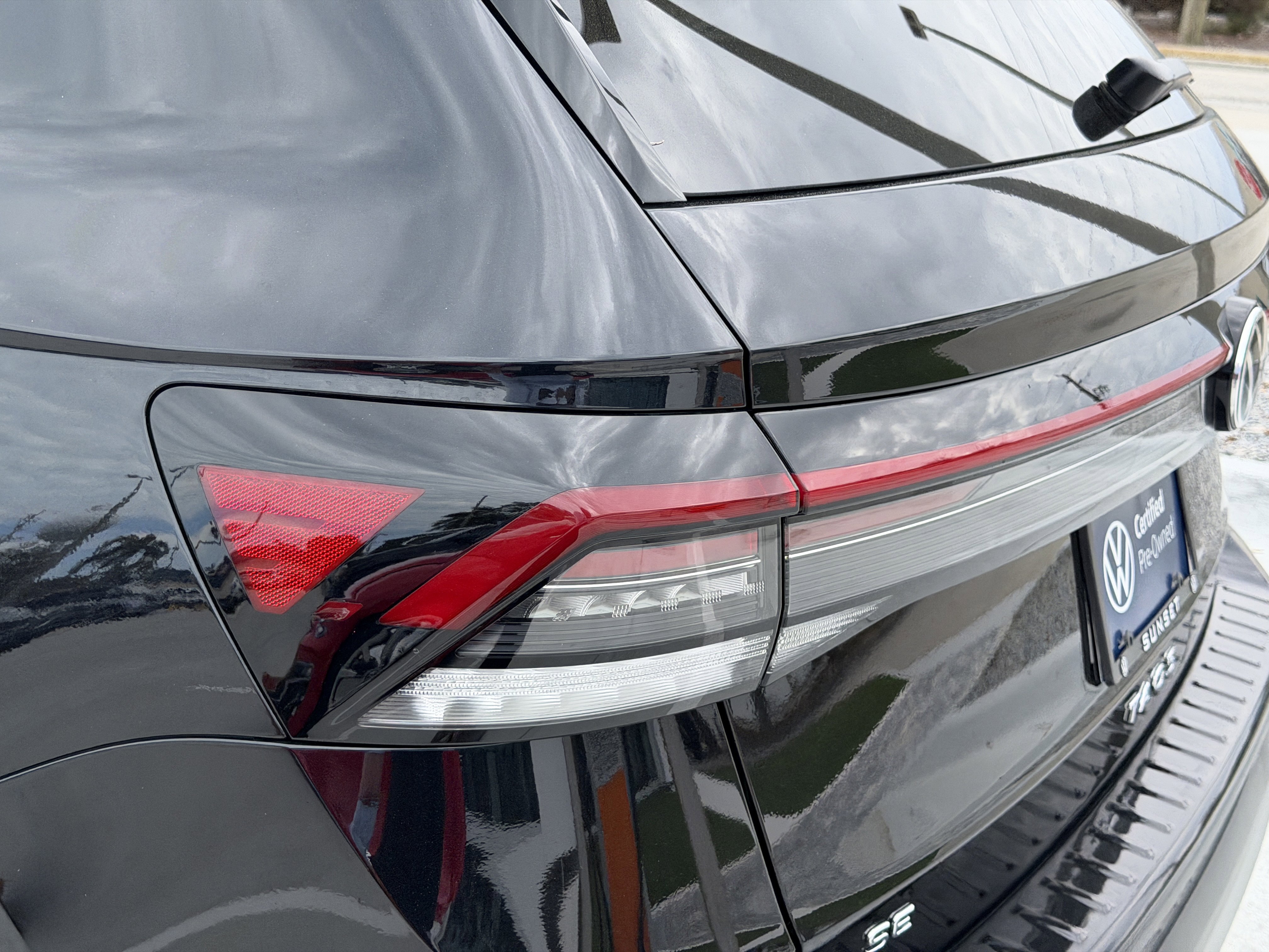 Used 2025 Volkswagen Taos SE image 9