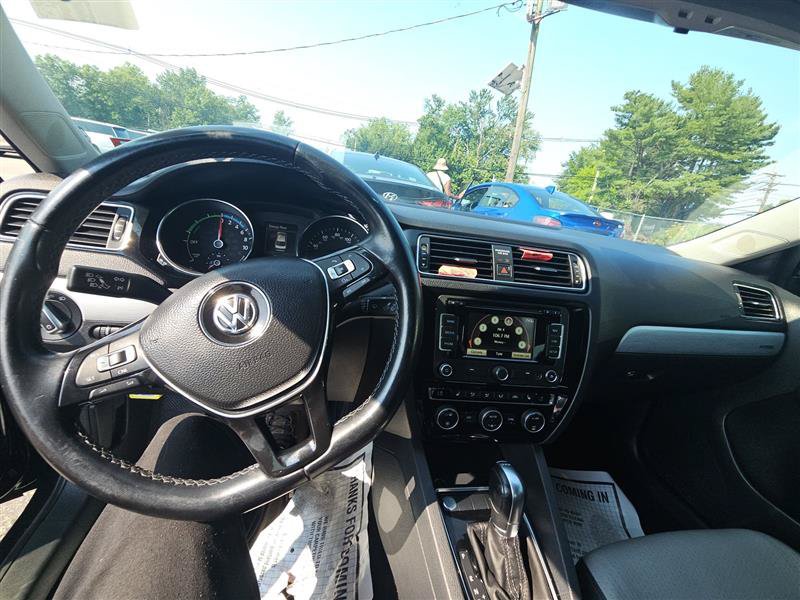 Used 2015 Volkswagen Jetta SEL Premium FWD image 14