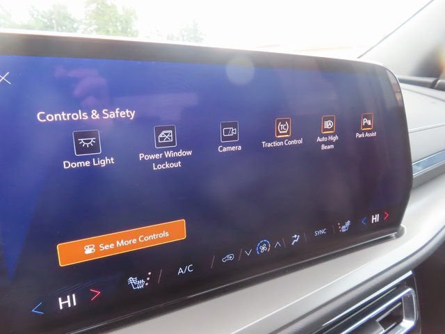 Used 2025 Chevrolet Traverse LT w/ Sun and Wheel Package AWD/4WD image 21