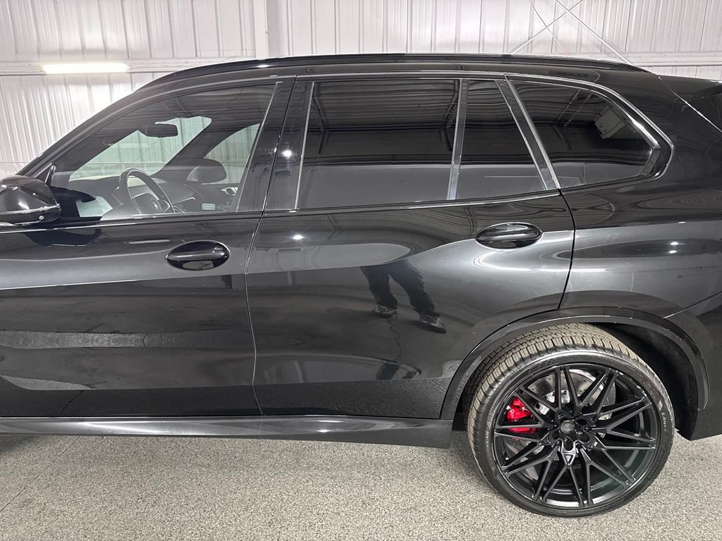Used 2021 BMW X5 M w/ Competition Package AWD/4WD image 18