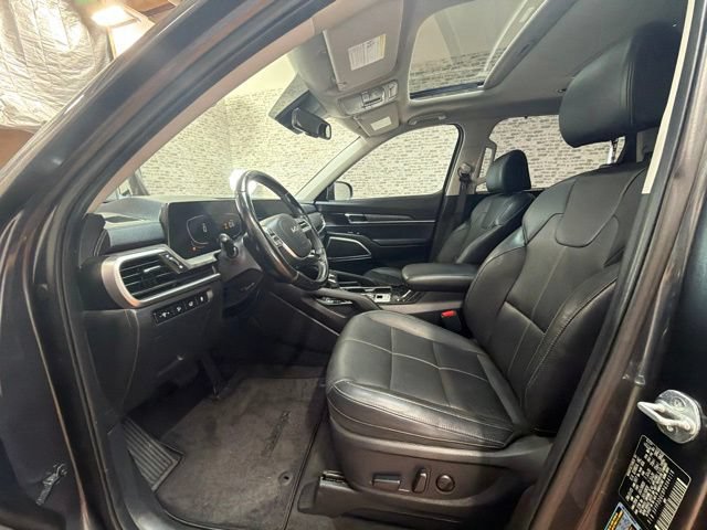 Used 2023 Kia Telluride EX w/ EX Captain's Chair Package AWD/4WD image 23
