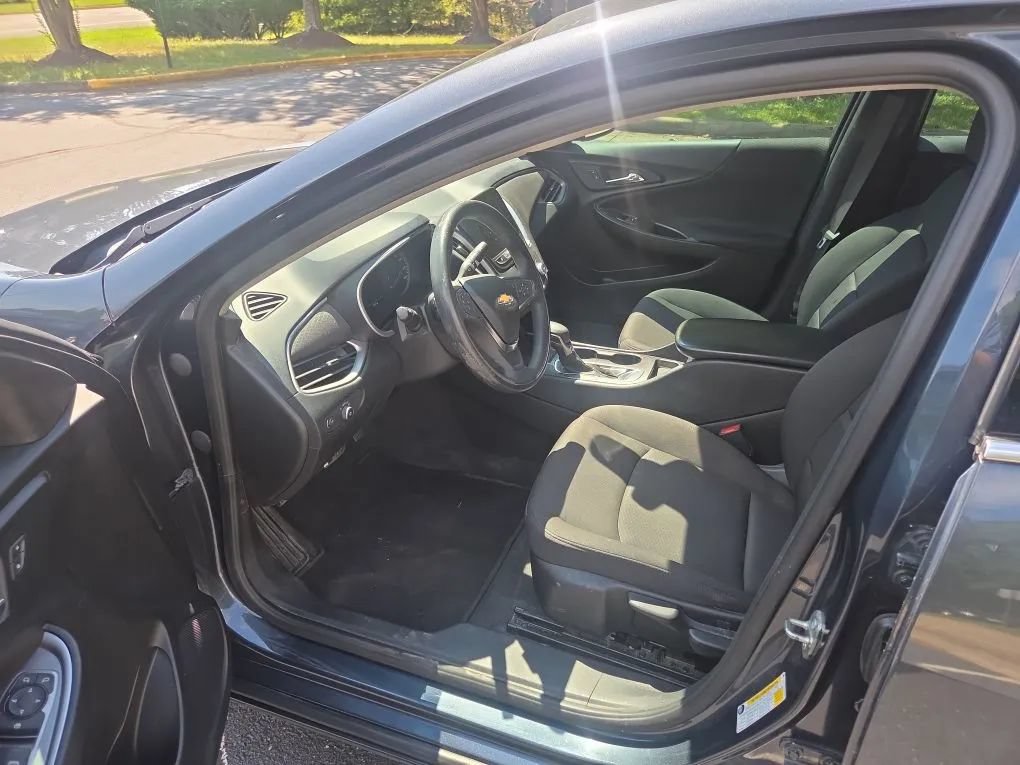 Used 2021 Chevrolet Malibu LS FWD image 5