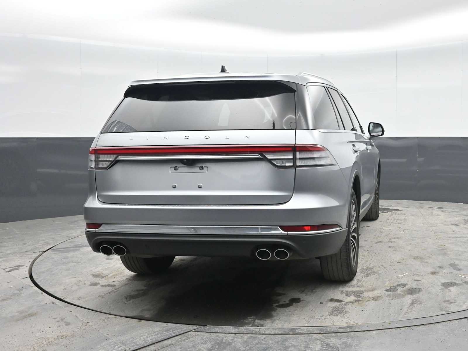 Used 2023 Lincoln Aviator AWD w/ Premium Package image 9