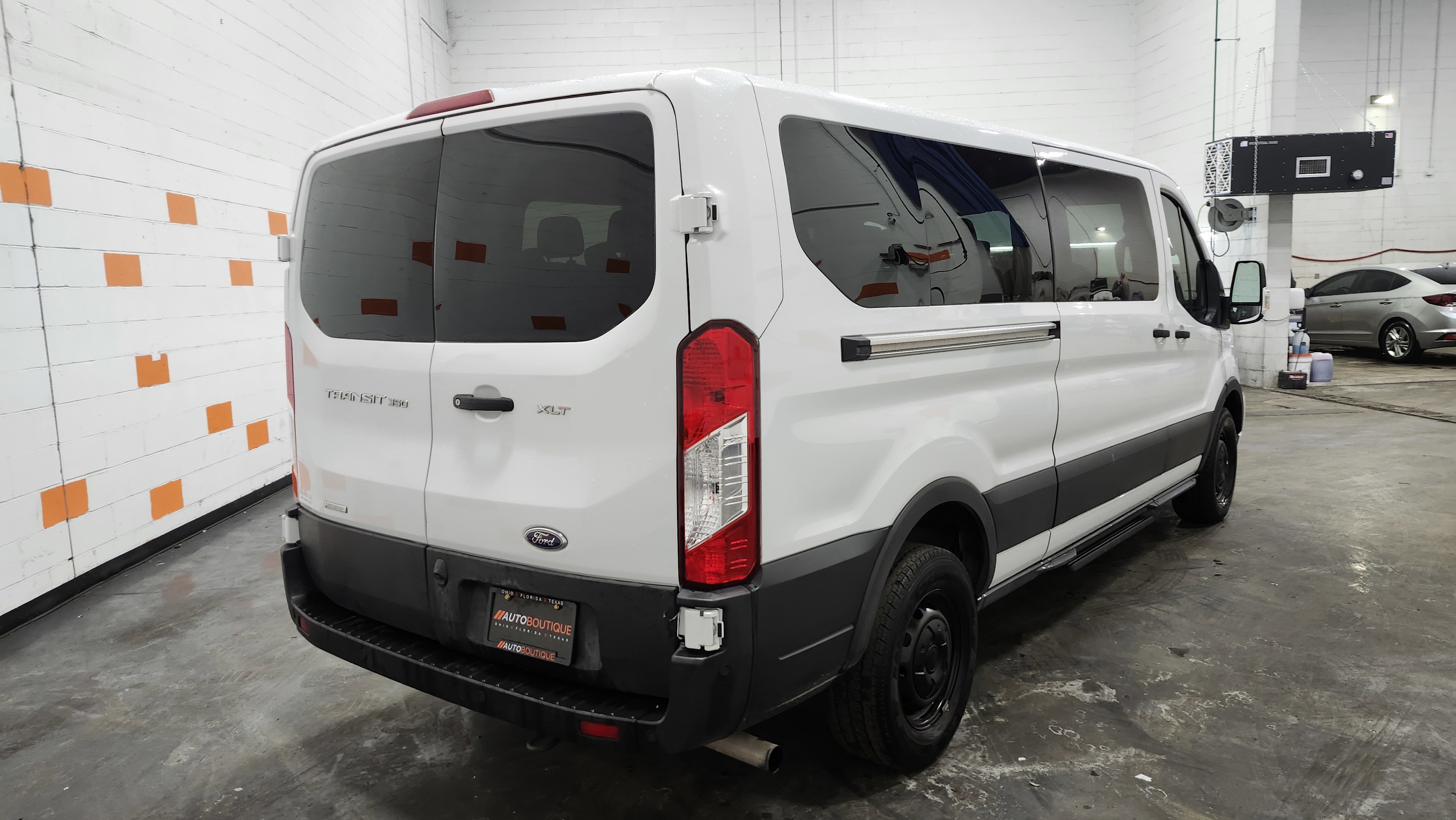 Used 2023 Ford Transit 350 XLT image 17