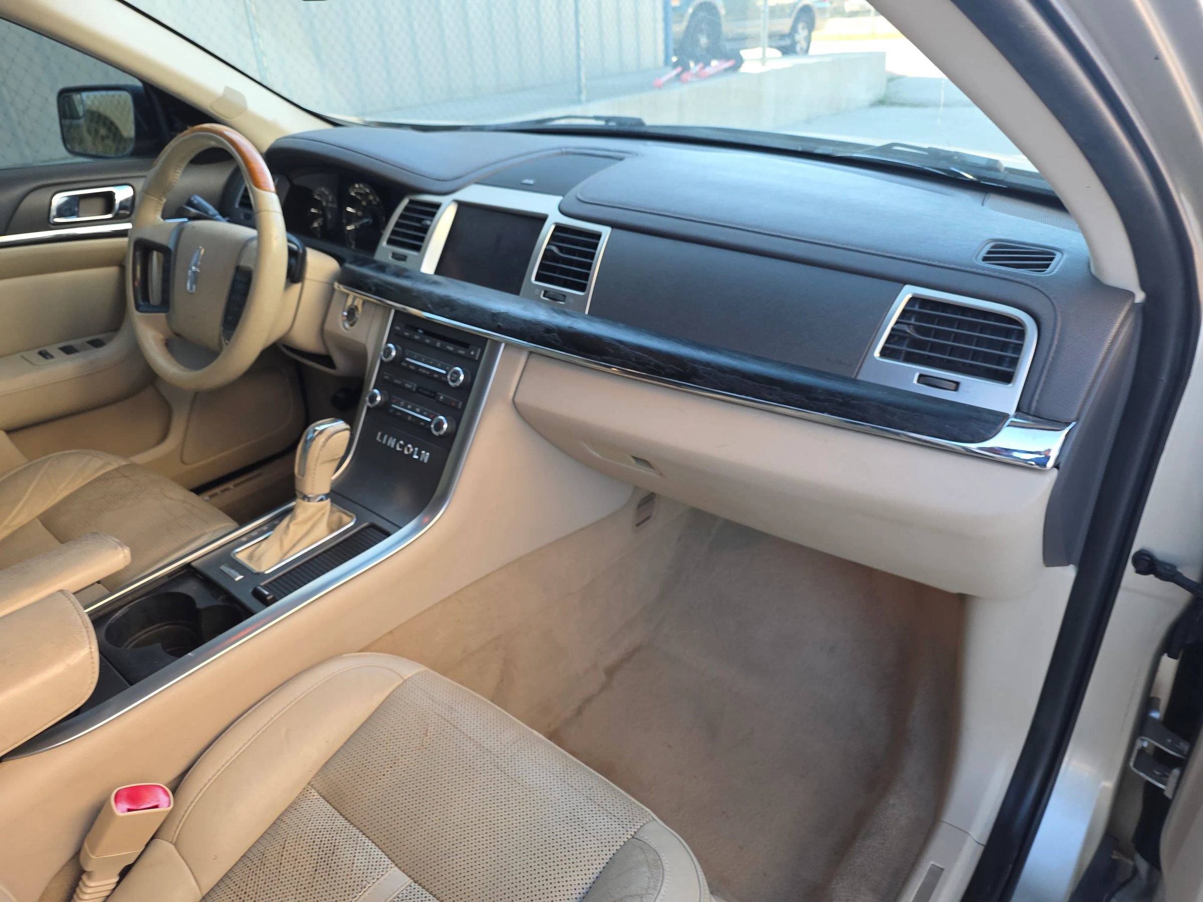 Used 2010 Lincoln MKS Sedan 4D image 24