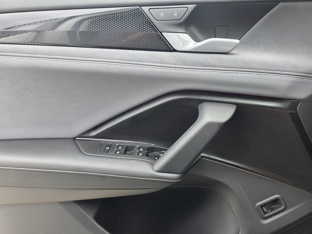 New 2026 Volkswagen Tiguan SE image 16