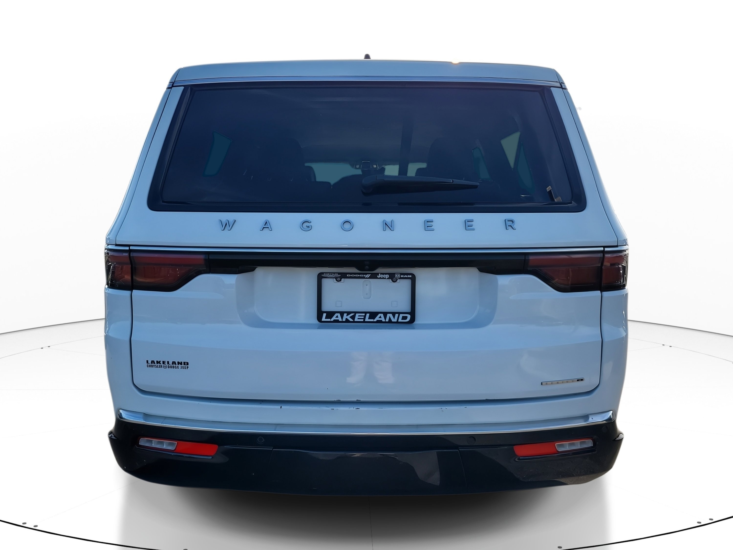 Used 2024 Jeep Wagoneer L Series II w/ Flexible Seating Group image 5