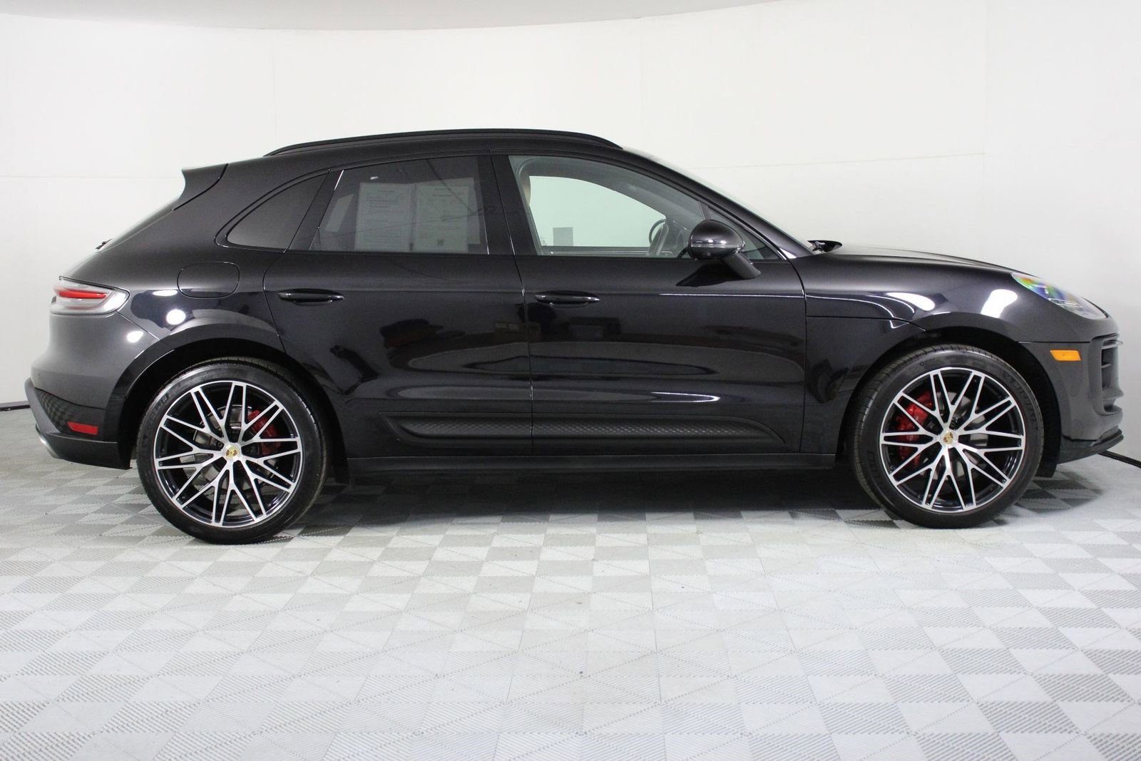 Certified 2023 Porsche Macan S image 8