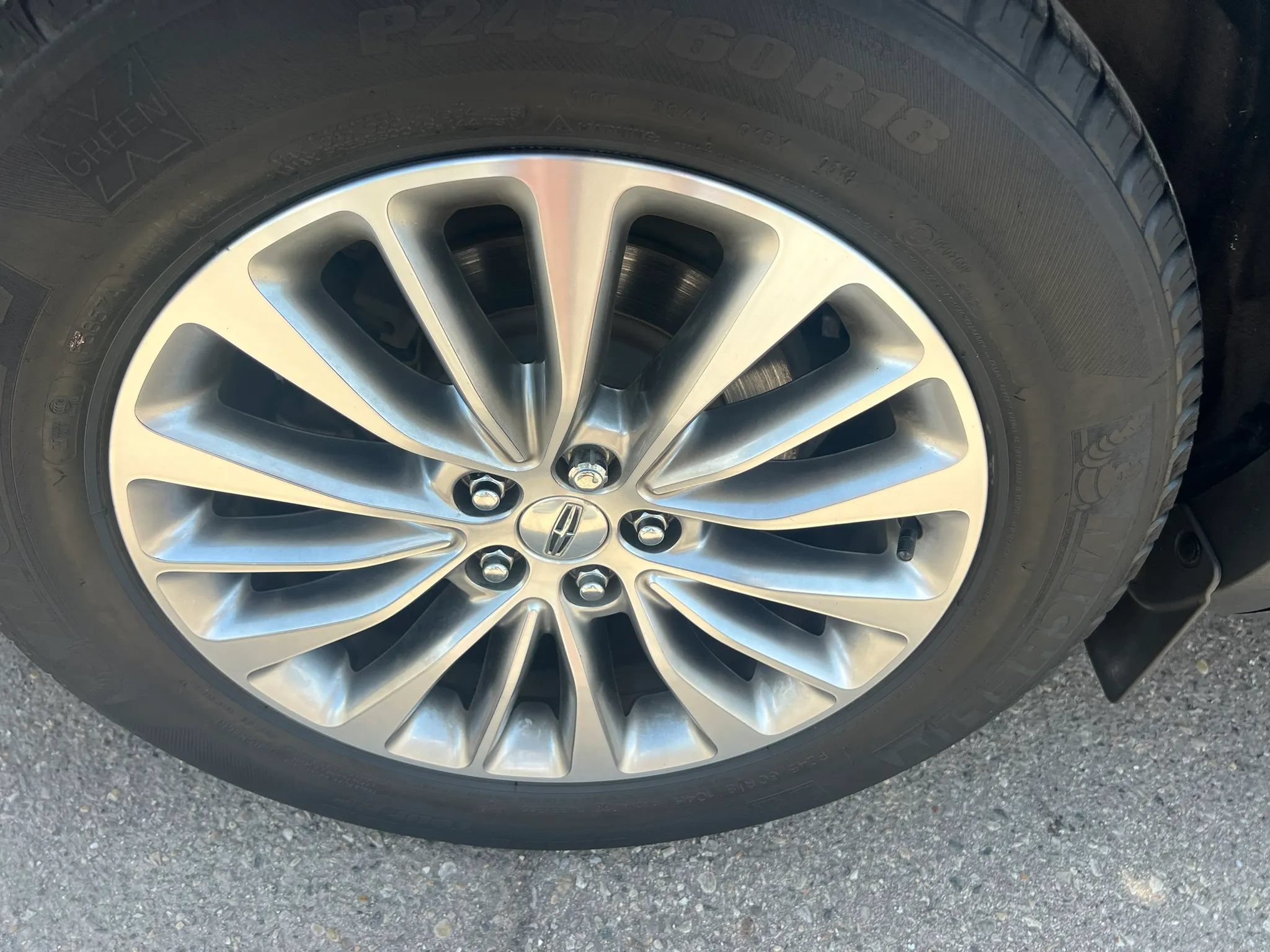 Used 2018 Lincoln MKX Select w/ Select Plus Package AWD/4WD image 12