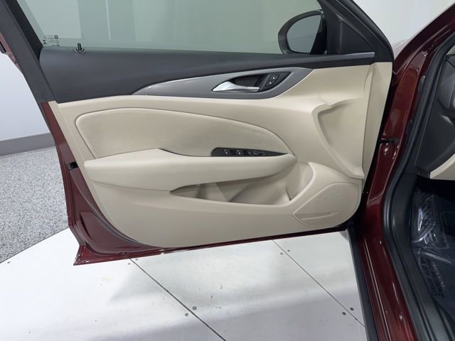 Used 2020 Buick Regal Preferred FWD image 9