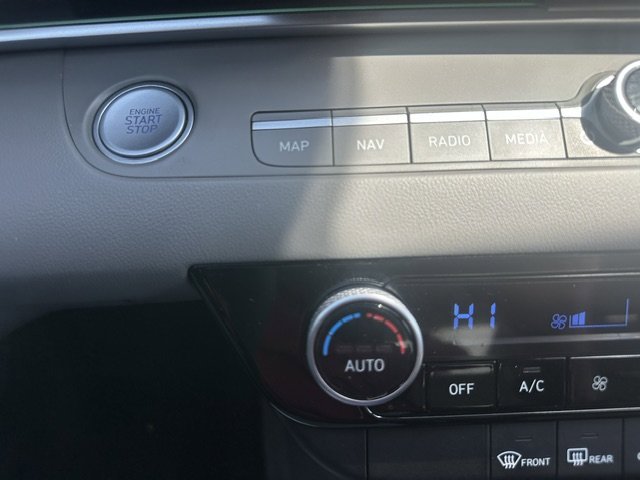 Used 2024 Hyundai Elantra SEL FWD image 22
