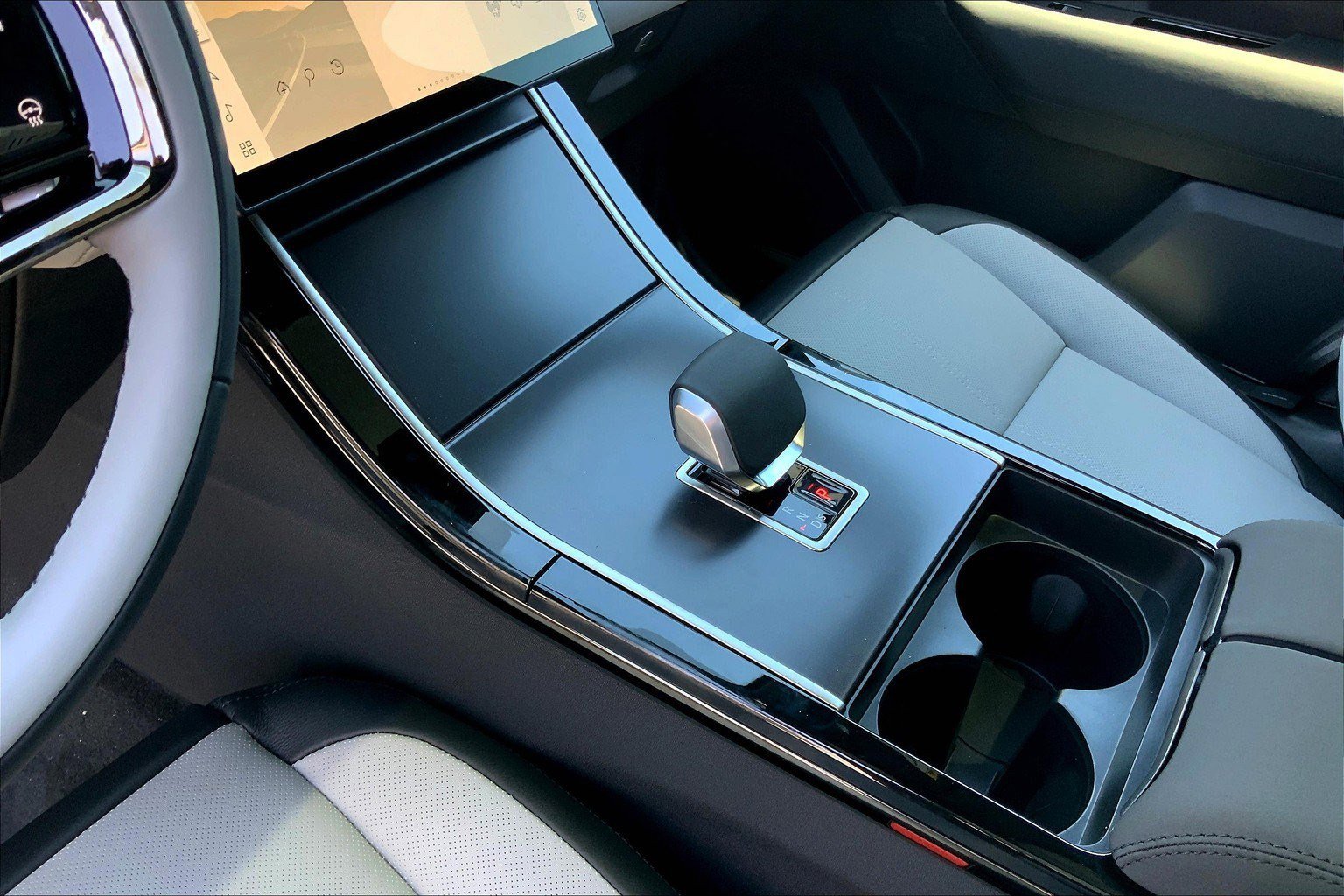 New 2026 Land Rover Range Rover Velar Dynamic SE image 8