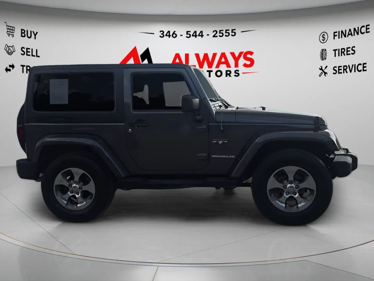 Used 2017 Jeep Wrangler Sahara w/ Connectivity Group AWD/4WD image 4