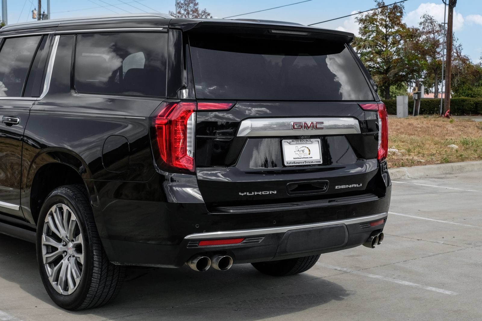 Used 2021 GMC Yukon XL Denali w/ Denali Premium Package RWD image 18