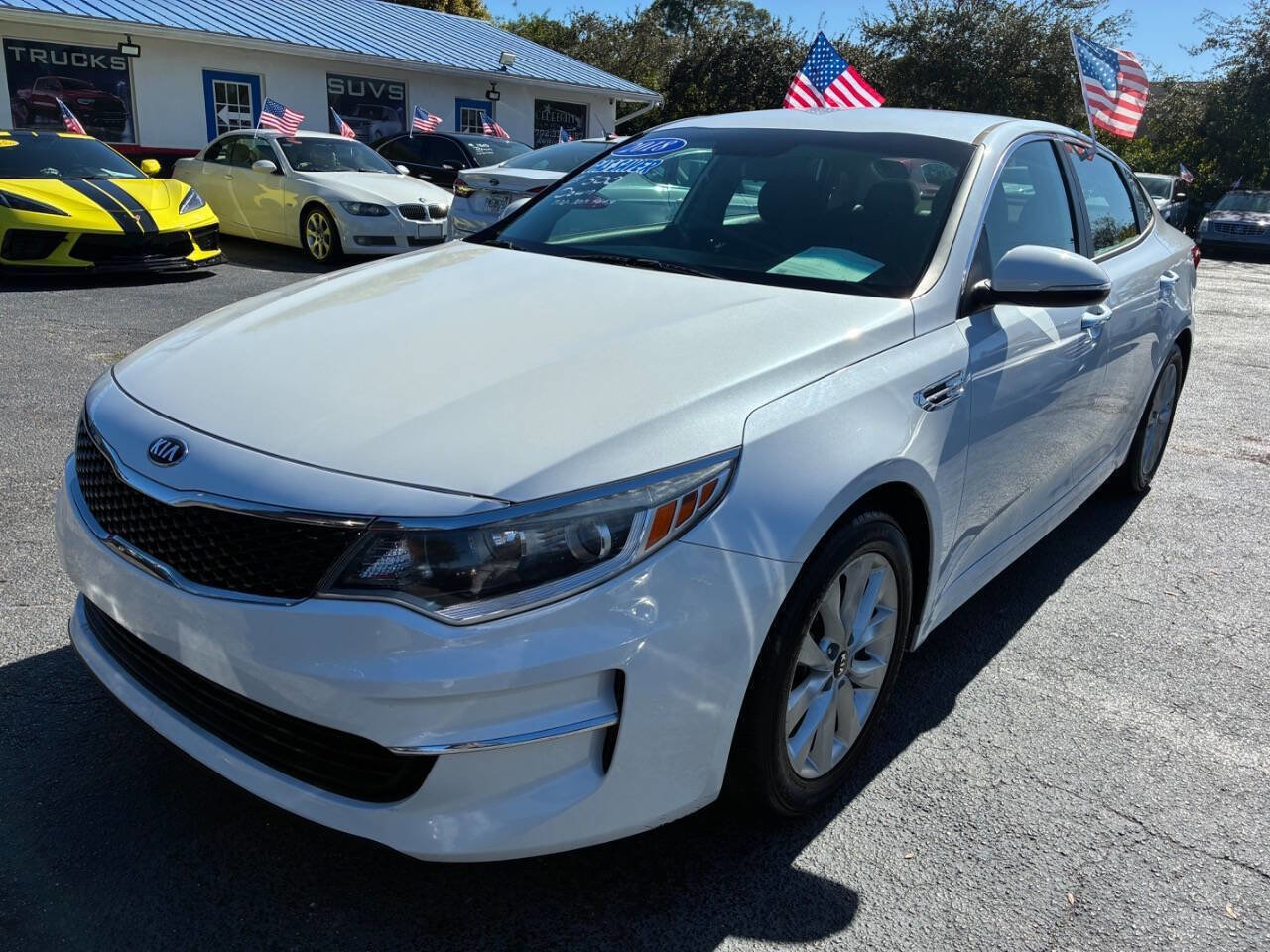 Used 2018 Kia Optima LX w/ 17" Alloy Wheels Package image 2