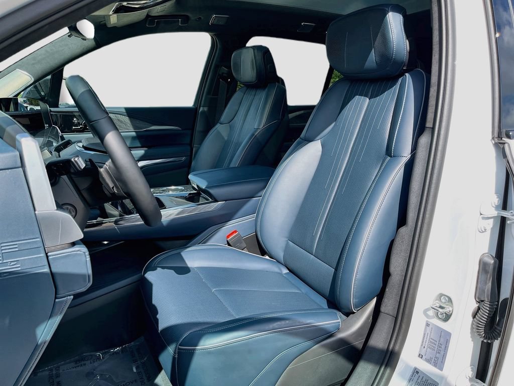 Certified 2025 Cadillac Escalade IQ Luxury 2 w/ LPO, Premium Carpet Package AWD/4WD image 15