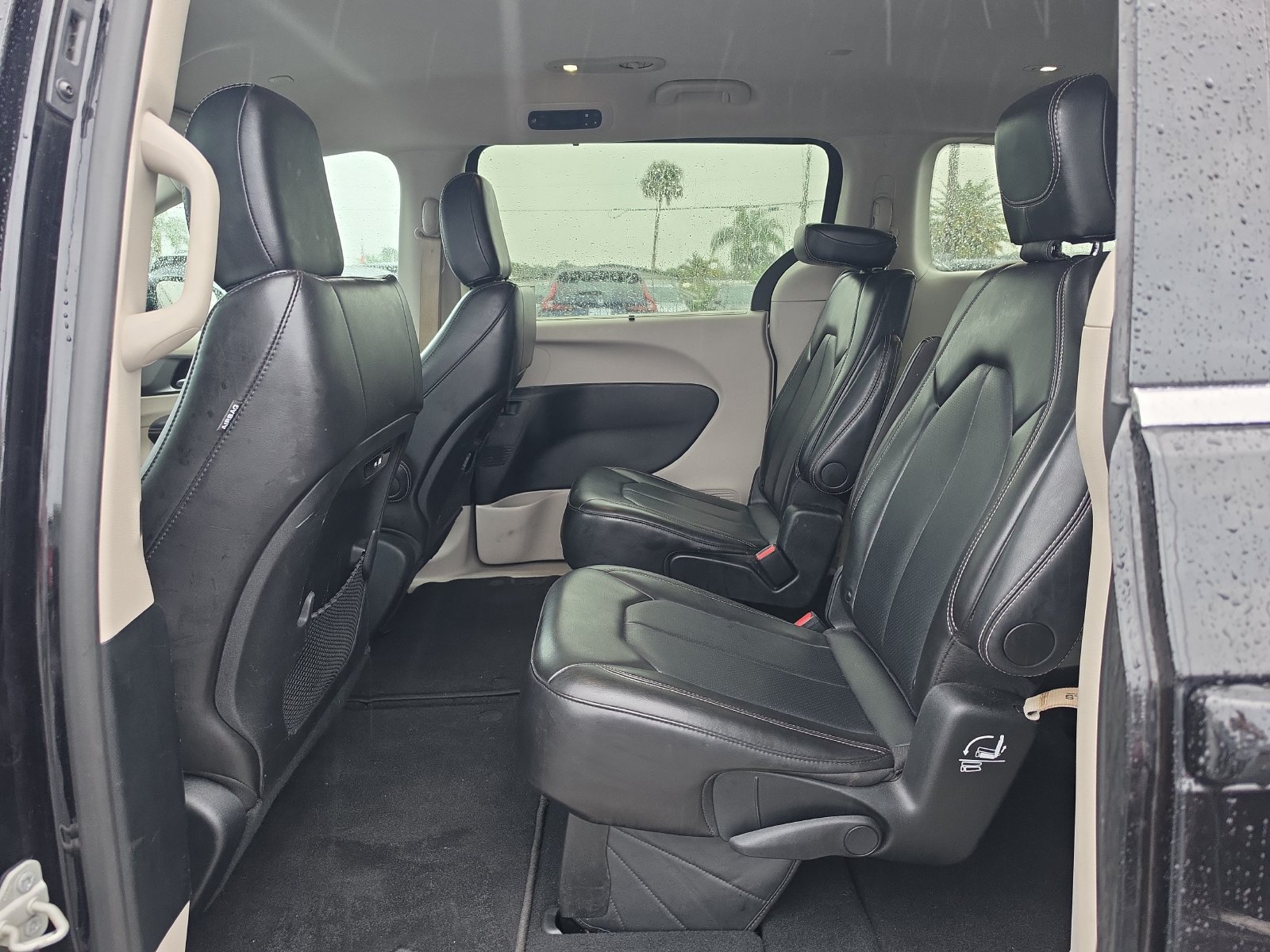Used 2024 Chrysler Pacifica Touring-L FWD image 13