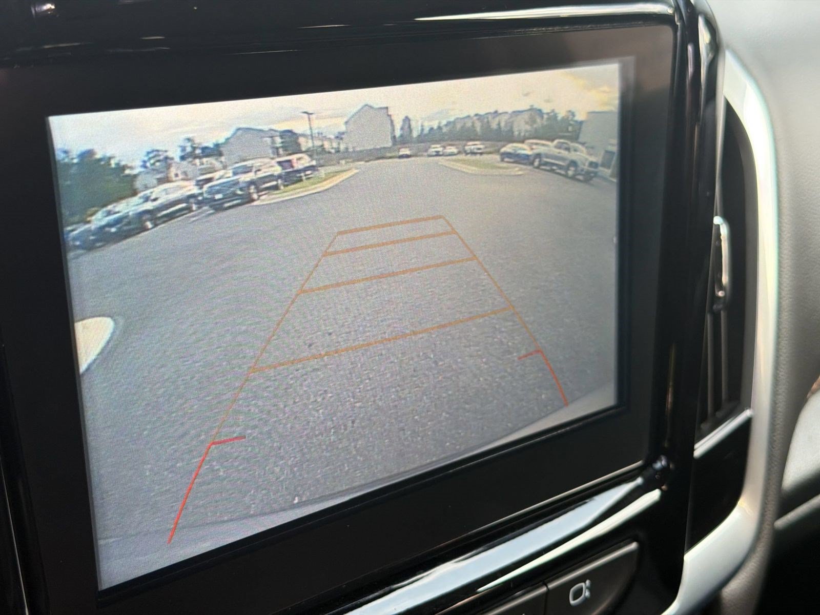 Used 2019 Chevrolet Traverse LT FWD image 16