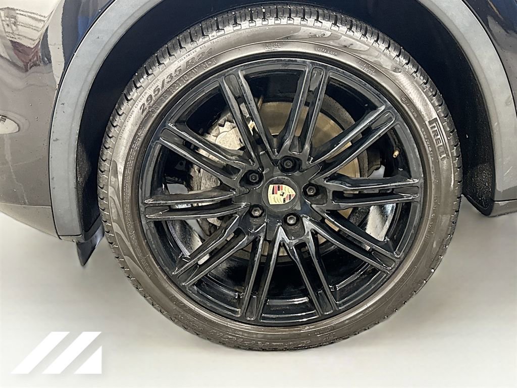 Used 2014 Porsche Cayenne Platinum Edition image 33
