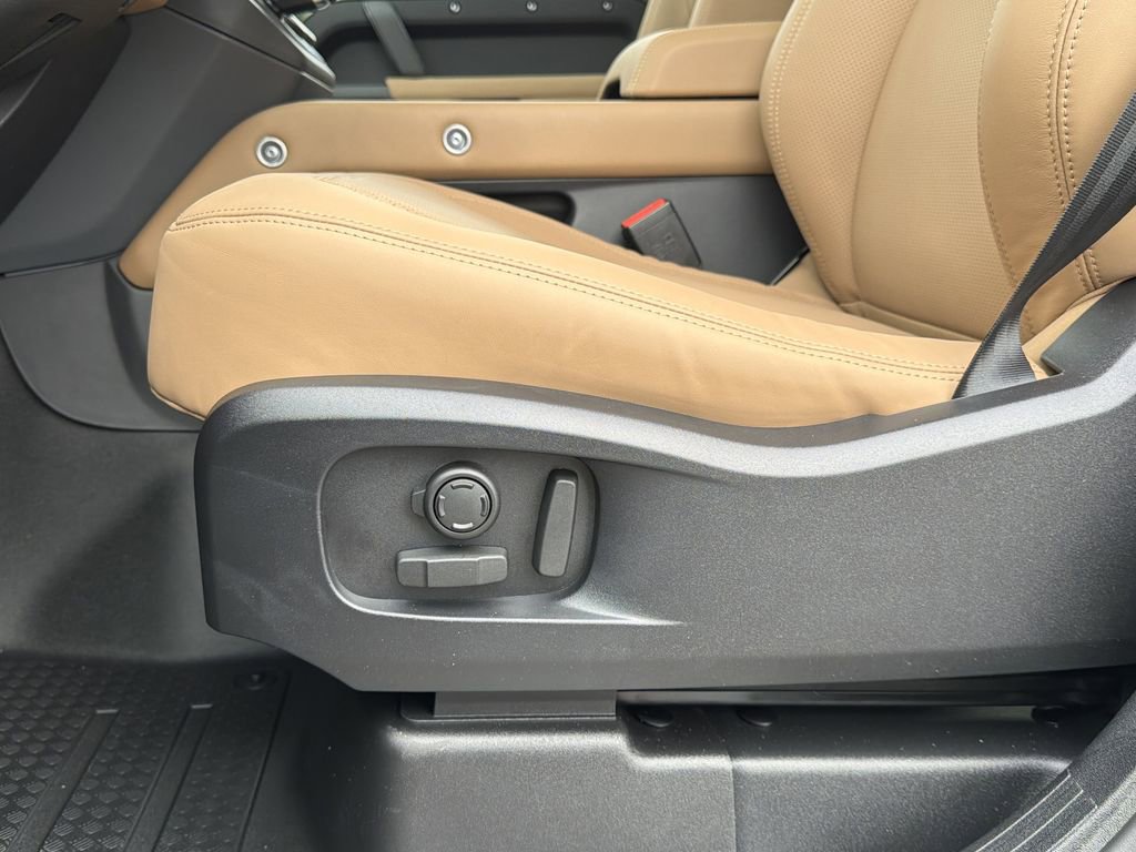 New 2026 Land Rover Defender 110 X-Dynamic SE image 20