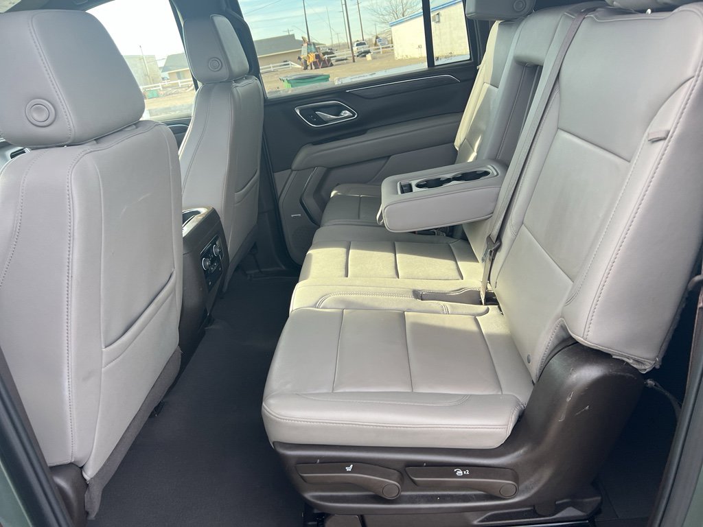 Used 2024 Chevrolet Suburban LT image 18