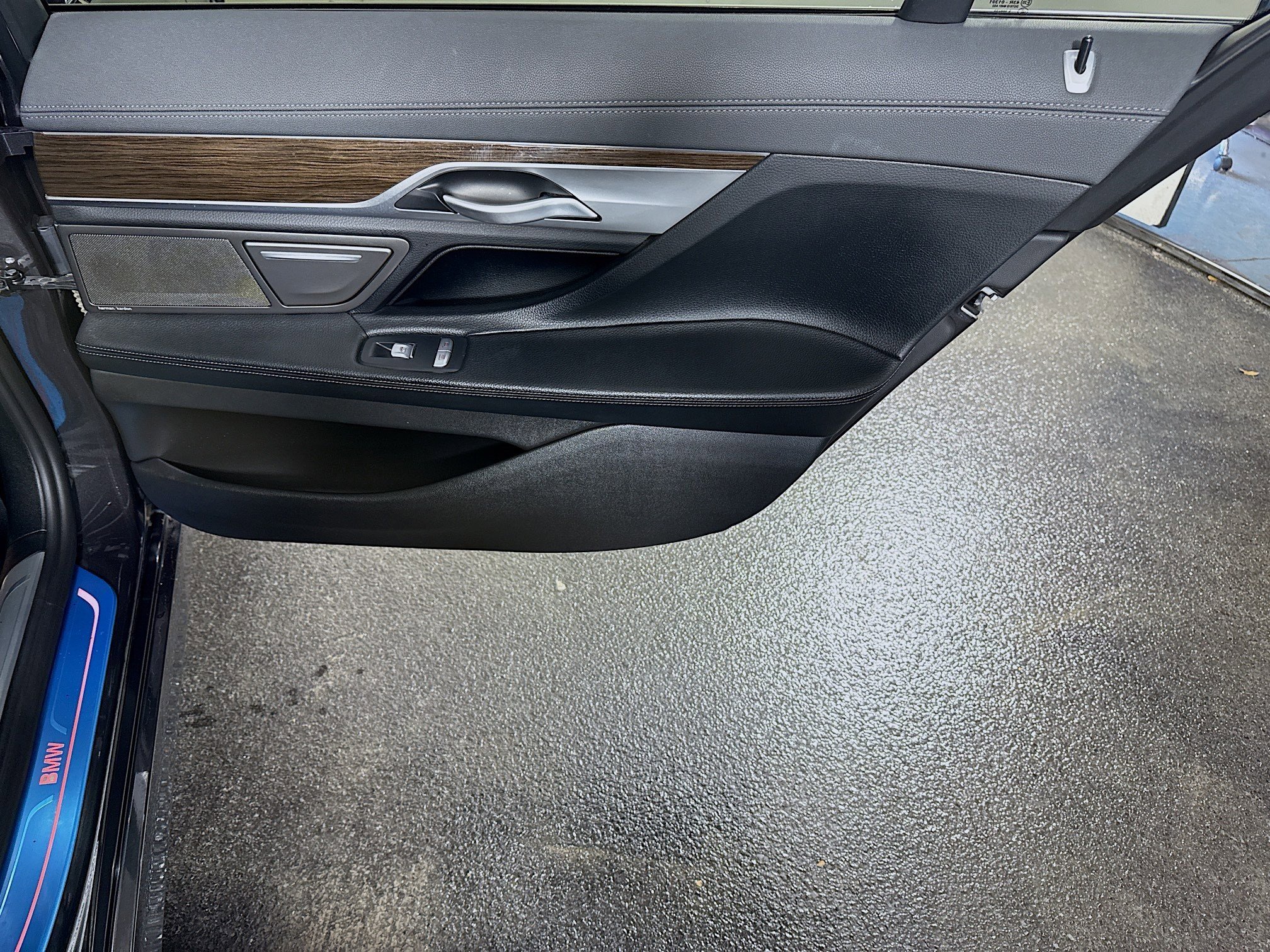 Used 2022 BMW 740i image 28