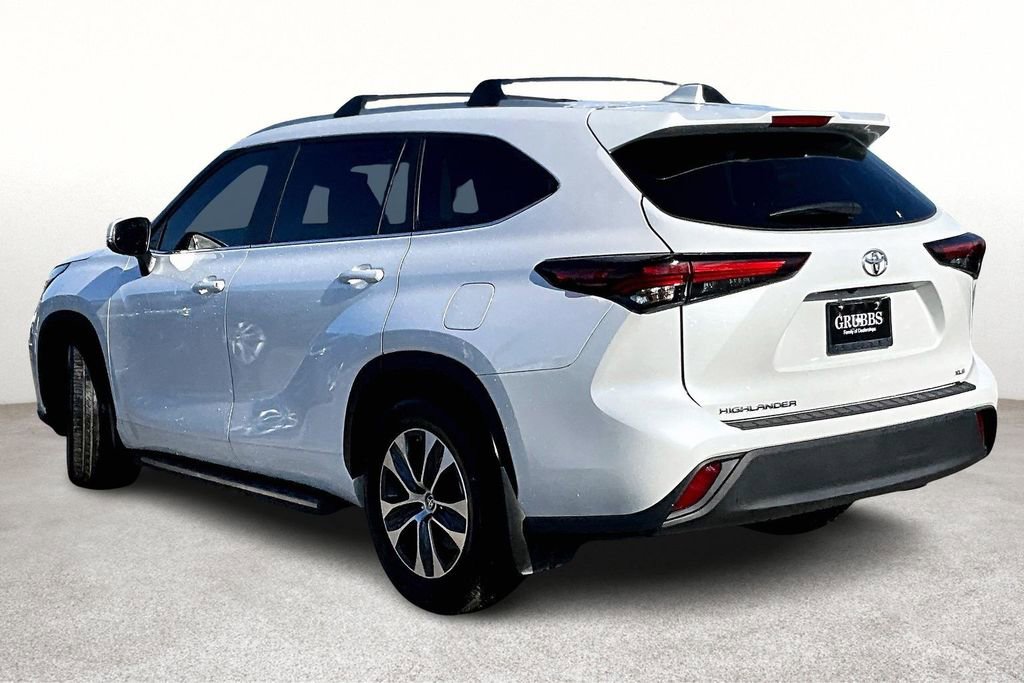 Used 2024 Toyota Highlander LE image 16