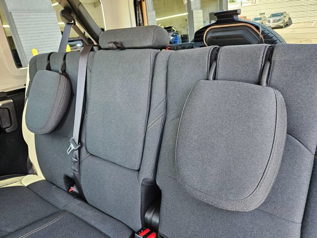 Used 2024 Jeep Wrangler Unlimited Sahara AWD/4WD image 19