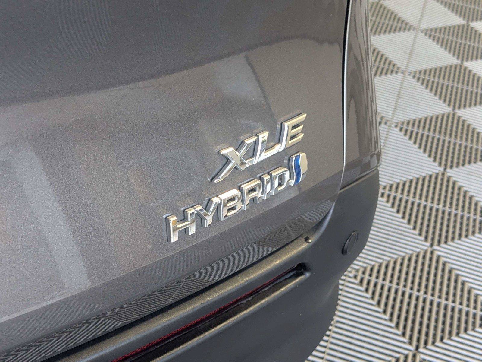 Certified 2024 Toyota Sienna XLE FWD image 7