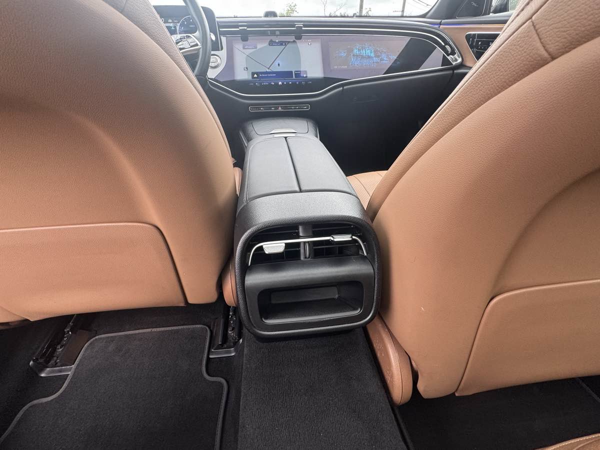 Used 2025 Mercedes-Benz E 350 Sedan w/ Multicontour Seating Package image 24