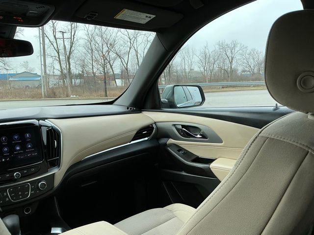 Used 2023 Chevrolet Traverse LT image 28