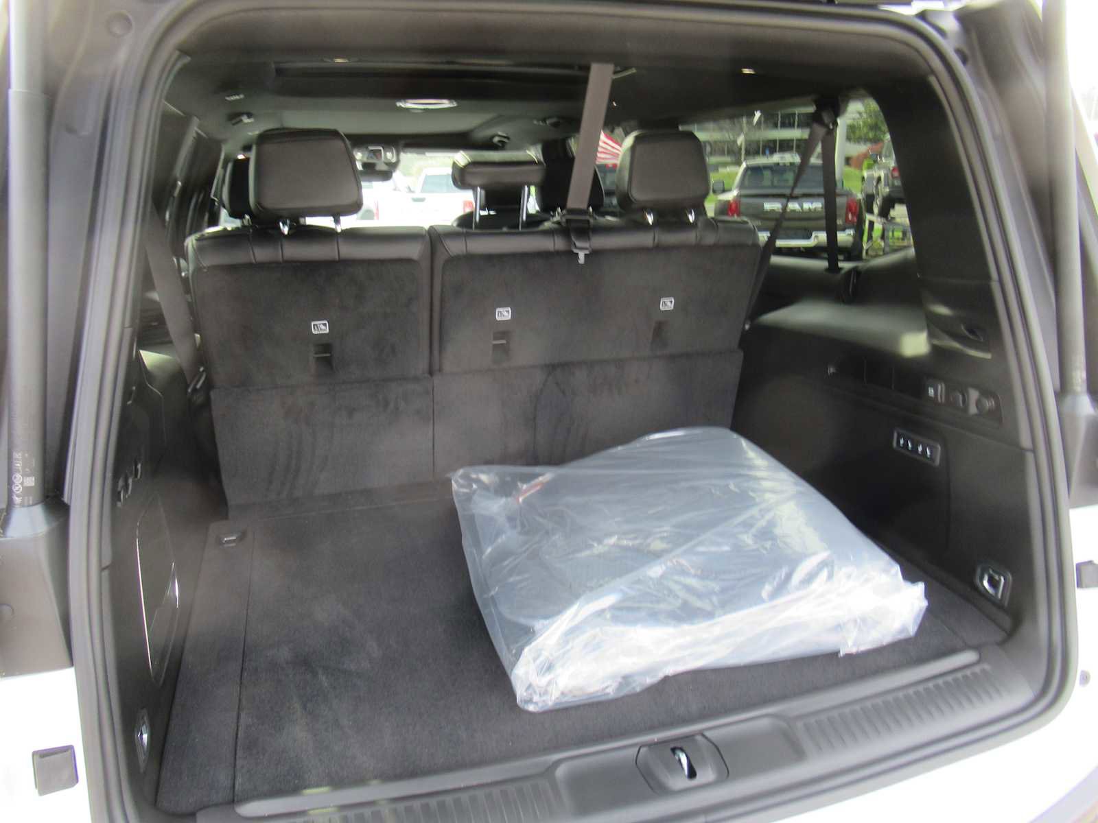 New 2026 Jeep Grand Wagoneer L Series II Obsidian image 8